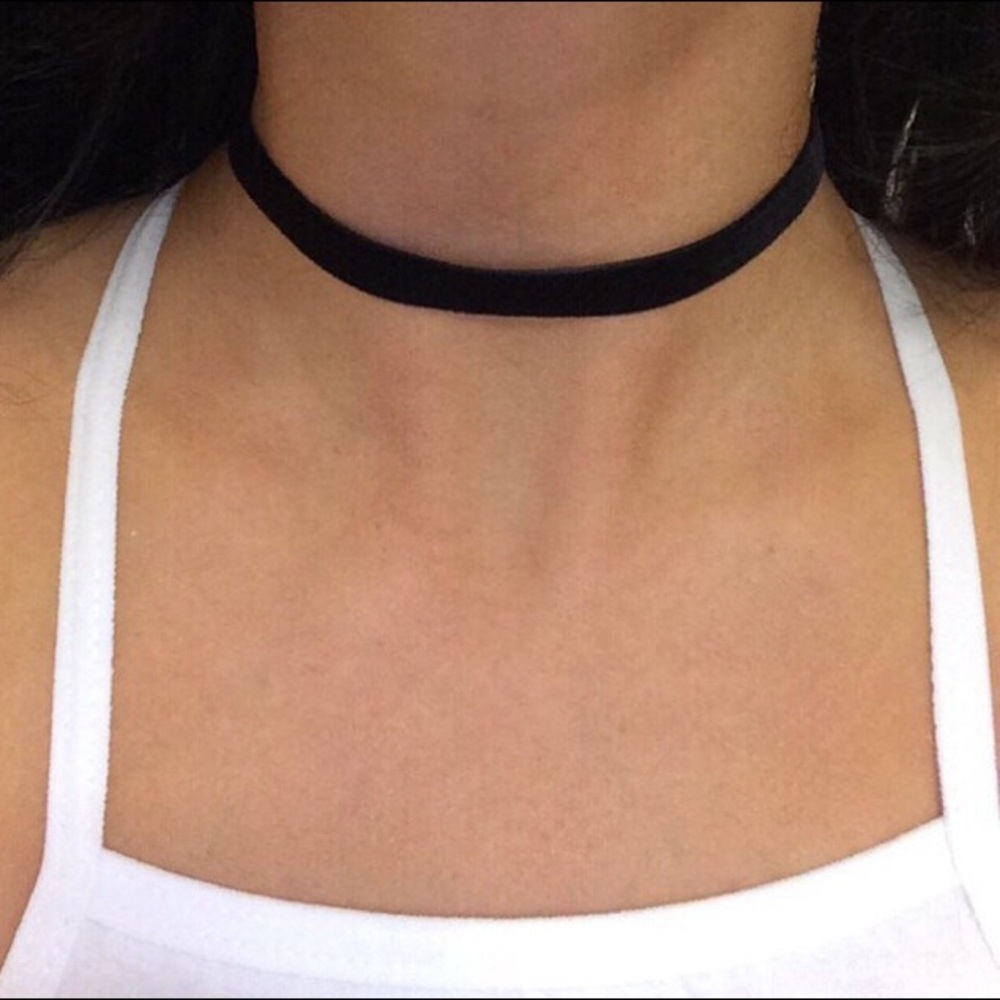Black velvet choker